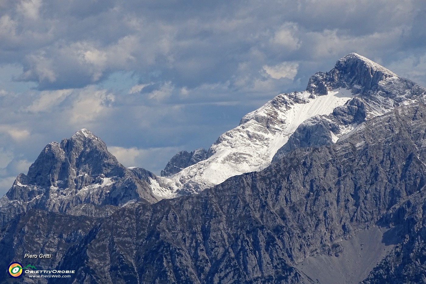 47 Zoom in Pizzo Arera con Corna Piana.JPG